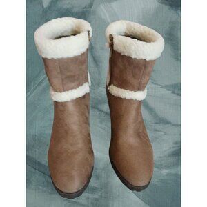 Olivia Miller  Faux Sherpa Fur Lined Ankle Boots With  Size 8 Brown Taupe Color
